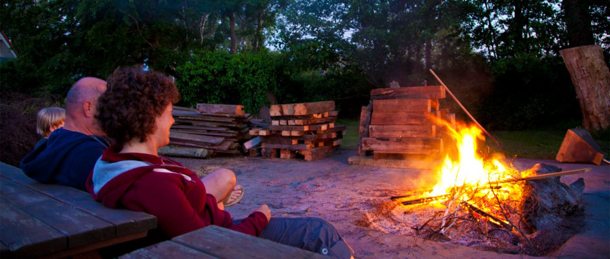 Lagerfeuer, Ferienhäuser Boddenperlen, Grundstück, Service für unser Gäste